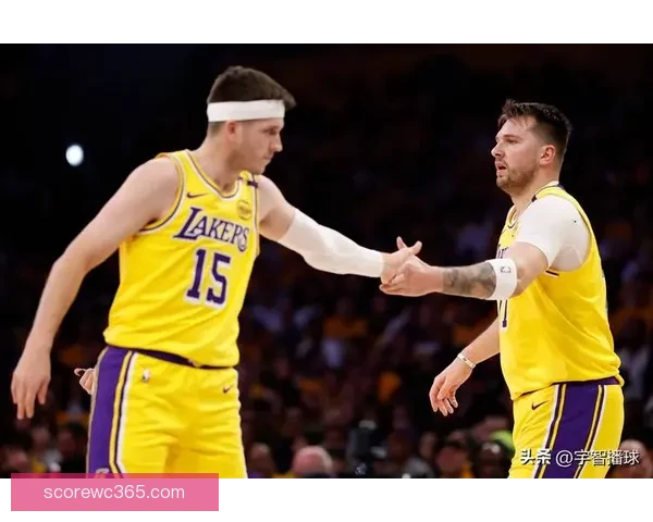 湖人骑士首发对决詹姆斯冲历史总胜场王东契奇复出迎战哈登焦点之夜